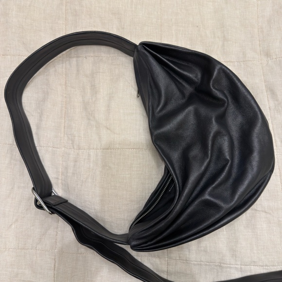 COS EUC banana bag (leather) - Picture 5 of 6